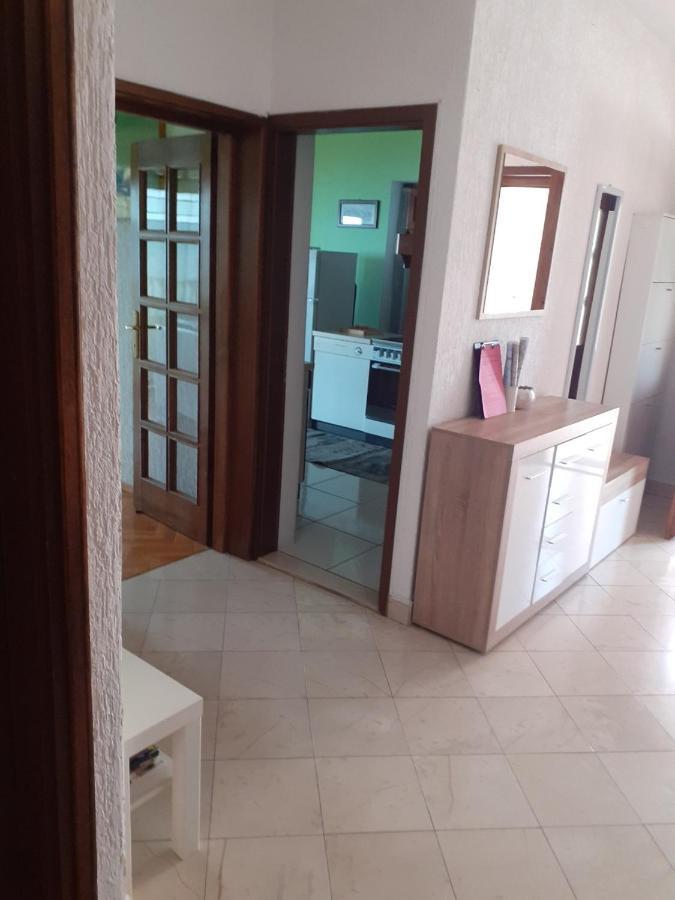 Apartment Vrata Jadrana 1 *