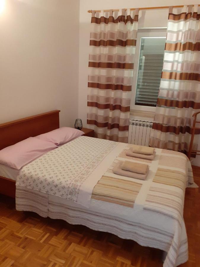 Apartment Vrata Jadrana 1 *