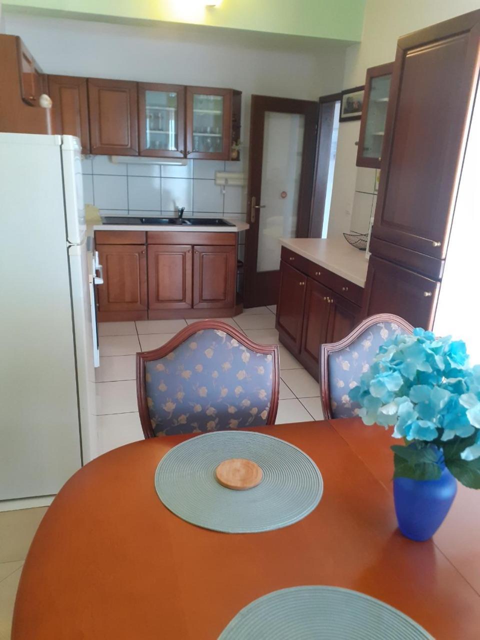 Apartment Vrata Jadrana 1 *